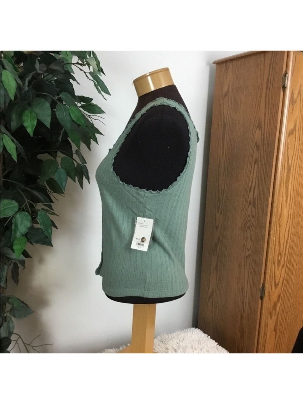 SO button down sleeveless tank Woman’s Junior’s size XL green scoop neck - Picture 3 of 14